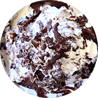 Gelato stracciatella sa listićima crne čokolade